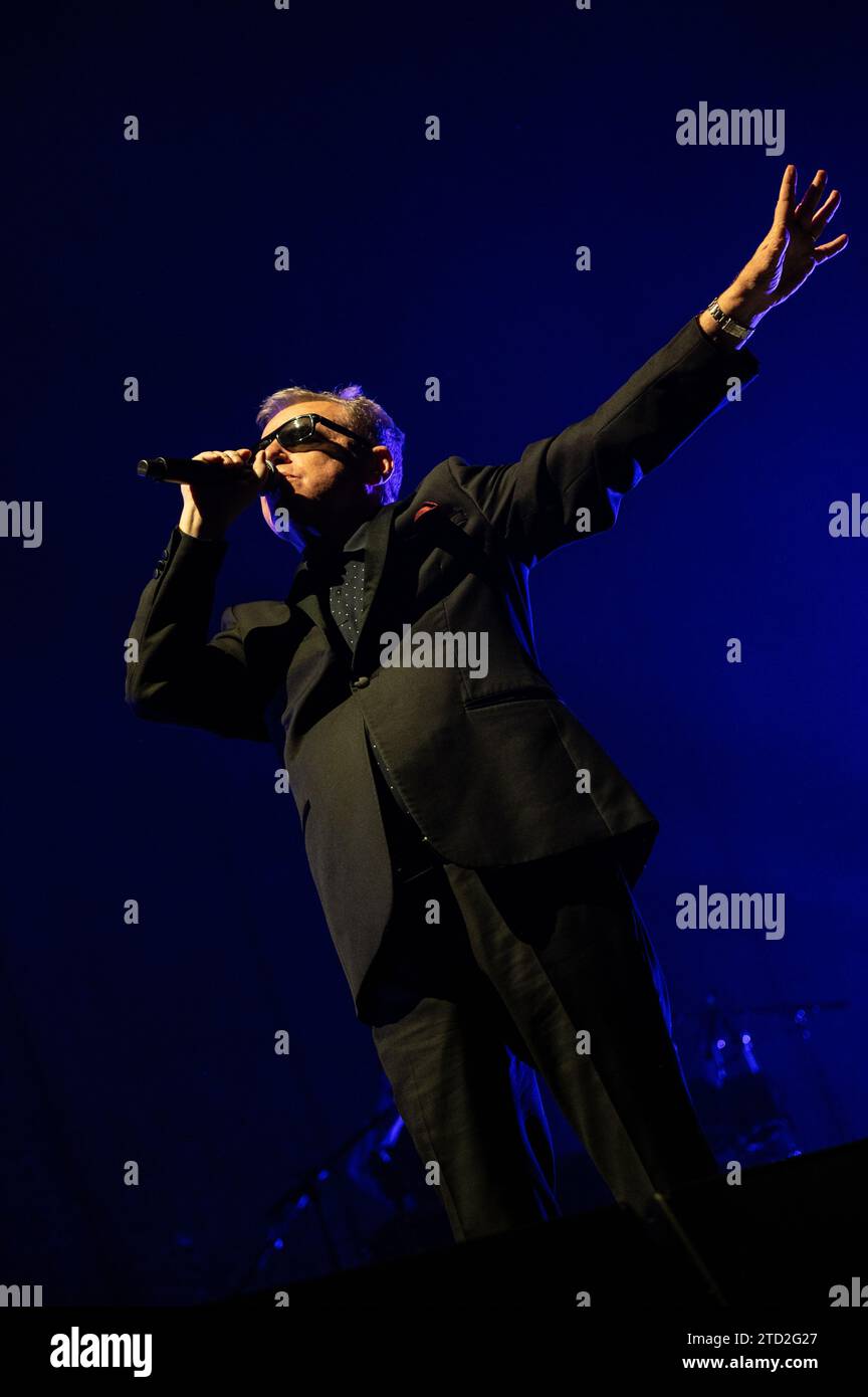 Londra, Regno Unito. 15 dicembre 2023. I Madness si esibiscono dal vivo all'O2 Arena. Cristina Massei/Alamy Live News Foto Stock