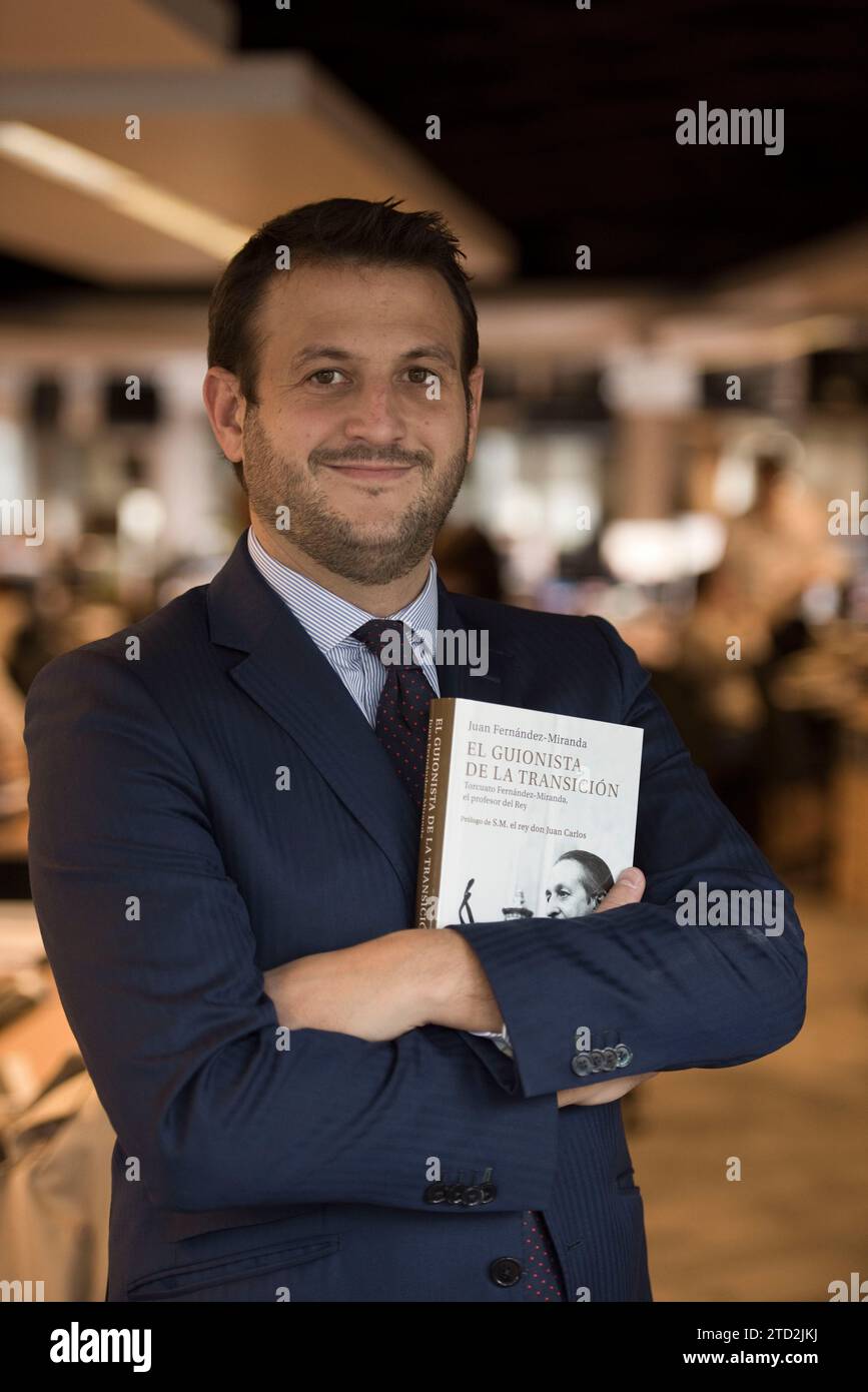 Madrid, 14/12/2015. Juan Fernández Miranda nell'ufficio editoriale ABC. Foto: Matías nipote Arcdhc. Crediti: Album / Archivo ABC / Matías Nieto Koenig Foto Stock