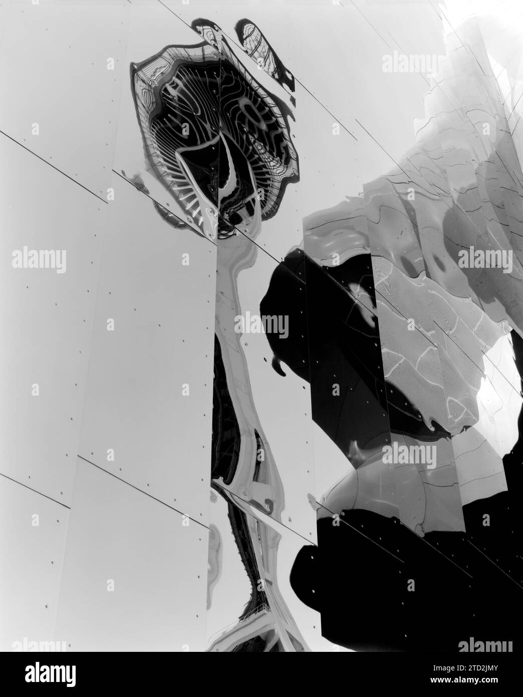 BW01957-00....WASHINGTON - The Seattle Space Needle Reflected on the Museum of Pop Culture (MOPOP). Foto Stock