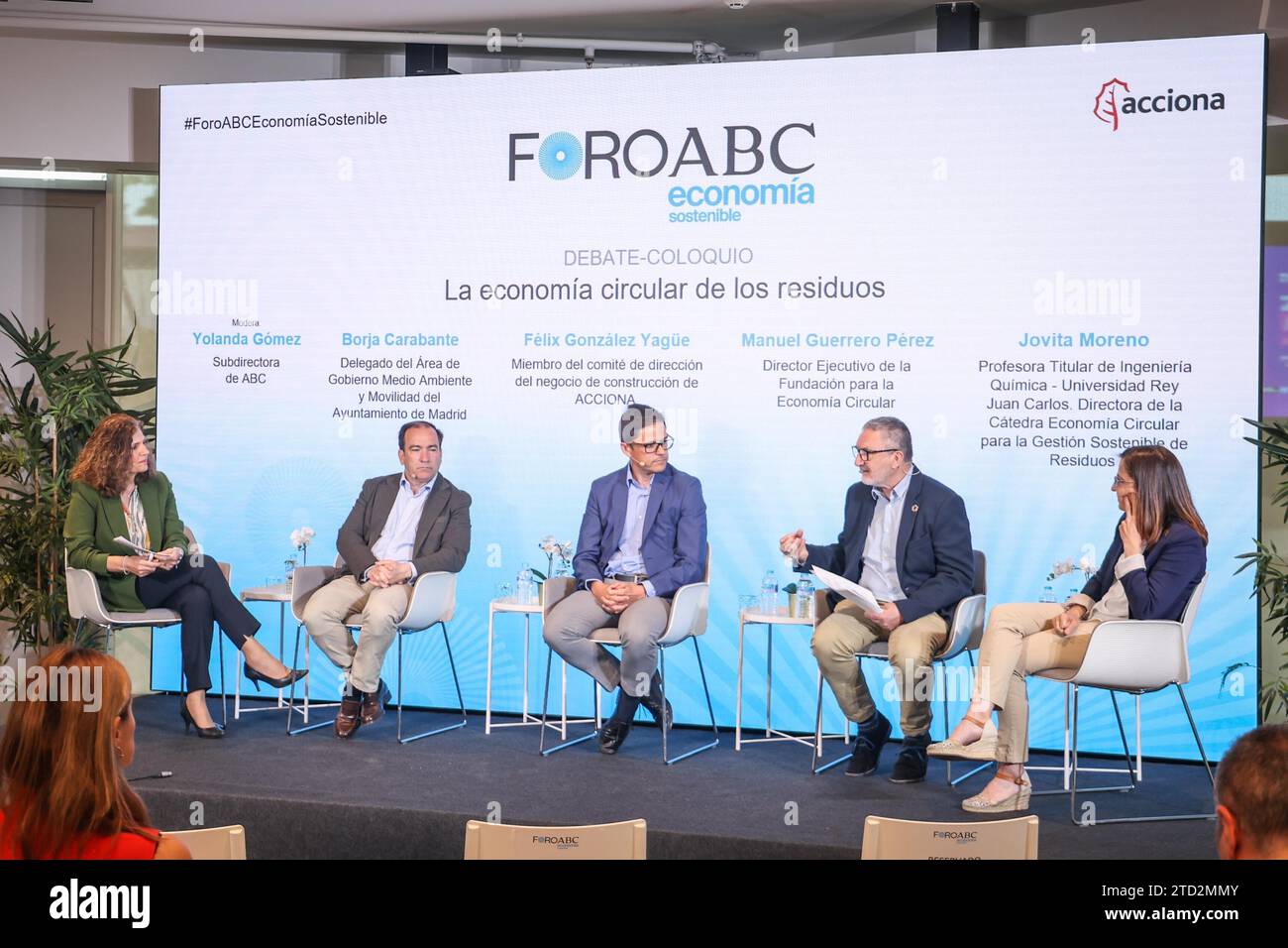 Madrid, 04/28/2023. ABC Sustainable Economy Forum: "L'economia circolare dei rifiuti", moderato da Yolanda Gómez, vicedirettore di ABC; Borja Carabante, delegata dell'area del governo dell'ambiente e della mobilità del Consiglio comunale di Madrid; Félix González Yagüe, membro del comitato di gestione delle attività di costruzione di ACCIONA; Manuel Guerrero Pérez, direttore esecutivo della Fondazione per l'economia circolare e Jovita Moreno, professore di ingegneria chimica presso l'Università Rey Juan Carlos. Foto: Tania Sieira. ARCHDC. Crediti: Album / Archivo ABC / Tania Sieira Foto Stock