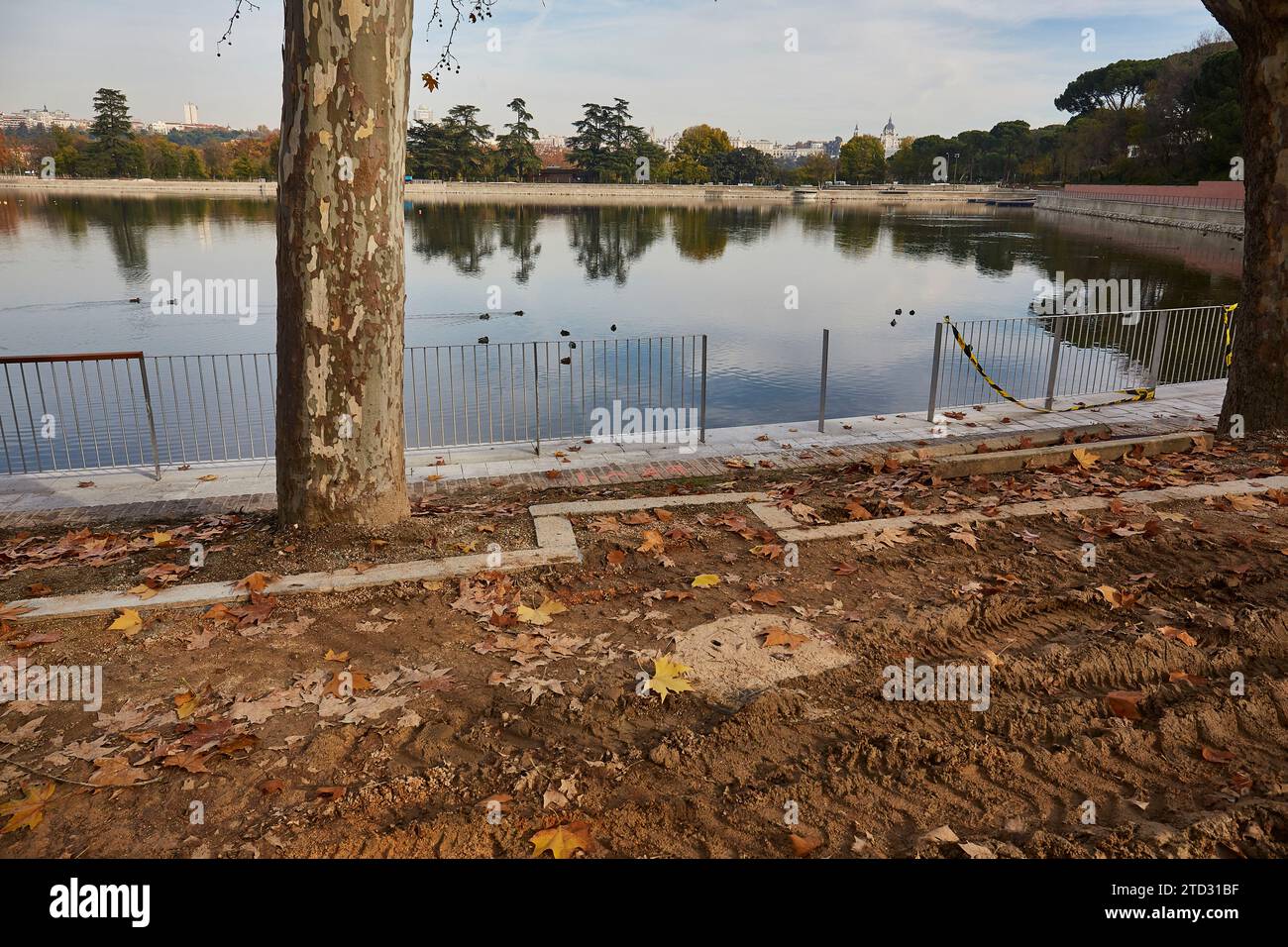 Madrid, 11/28/2018. I lavori proseguono sul lago Casa de campo, poco acquatico. Foto: Guillermo Navarro ARCHDC. Crediti: Album / Archivo ABC / Guillermo Navarro Foto Stock