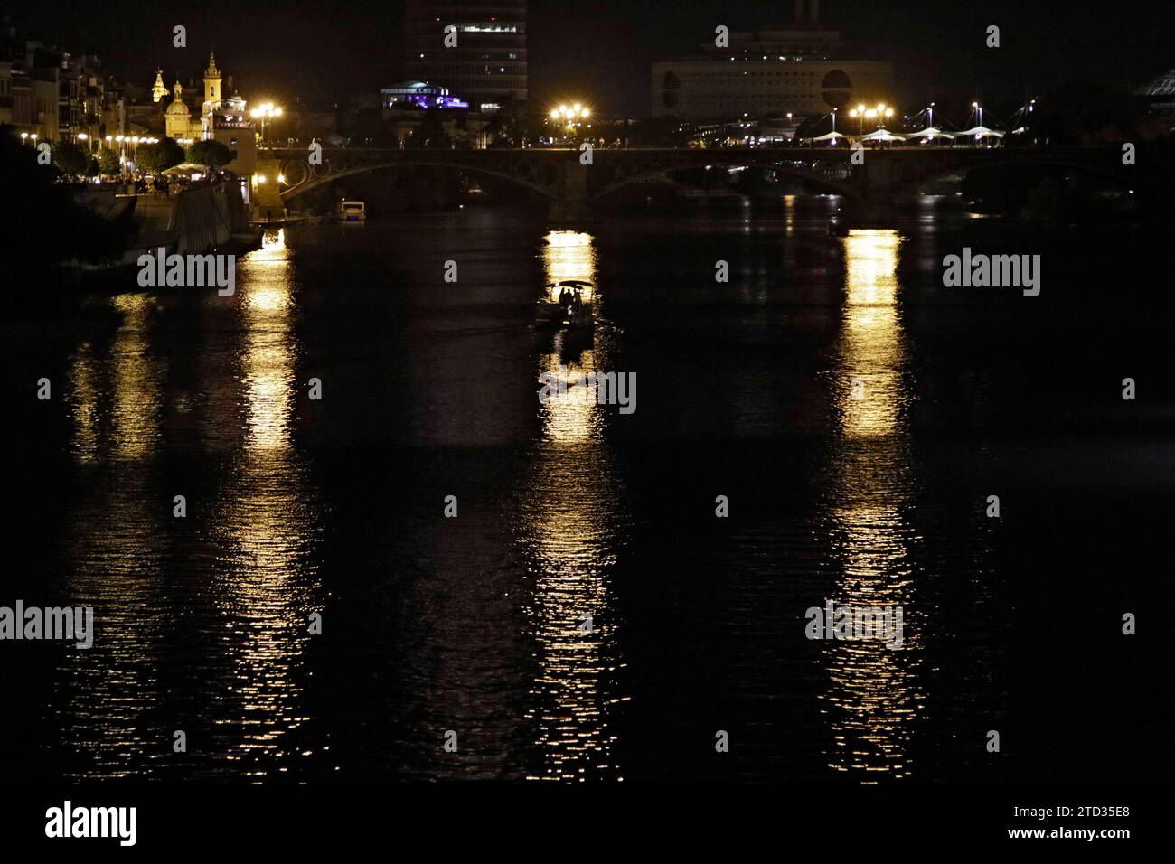 11/04/2014. Siviglia, 30/03/2019. Ora terrestre. Il ponte di Tirana. Foto: Juan Flores Archsev. Crediti: Album / Archivo ABC / Juan Flores Foto Stock