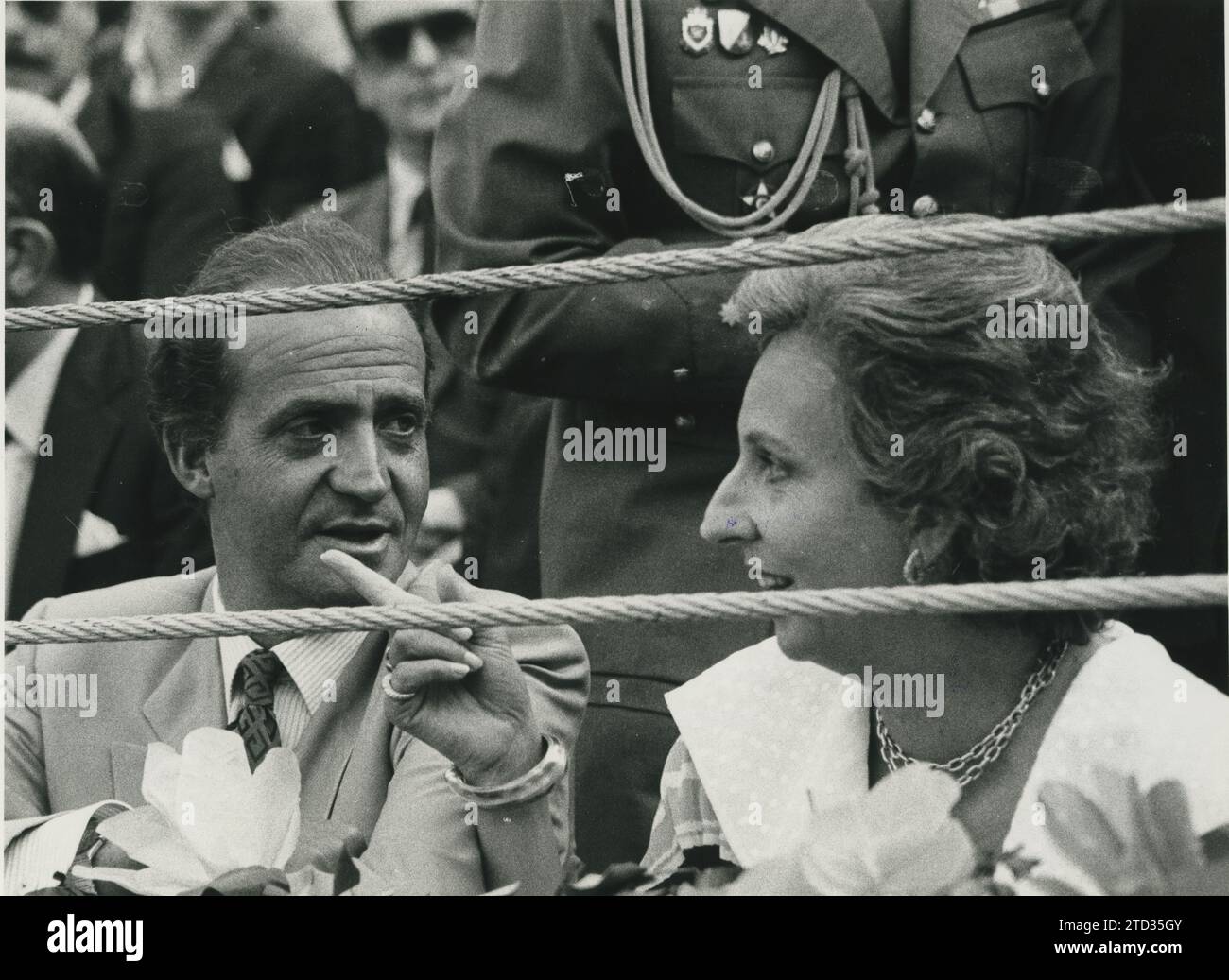 Madrid, 07/07/1983. Las Ventas Bullring. Corrida della stampa con tori di Guardiola Domínguez, Amelia Pérez Tabernero, Marchese di Albaserrada. La Laguna, Fermín Bohórquez e García Aleas. Per i destri: Curro Durán e José Ortega Cano. Nell'immagine, re Juan Carlos i e sua sorella, l'infanta Doña Pilar. Crediti: Album / Archivo ABC / Jaime Pato Foto Stock