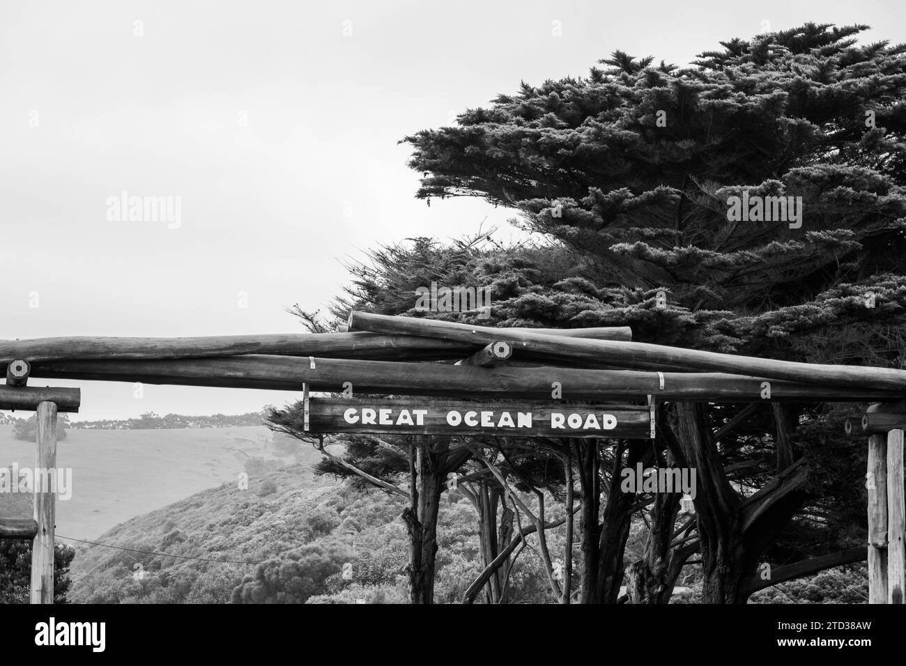 Insegna Great Ocean Road a Victoria, Australia in bianco e nero Foto Stock