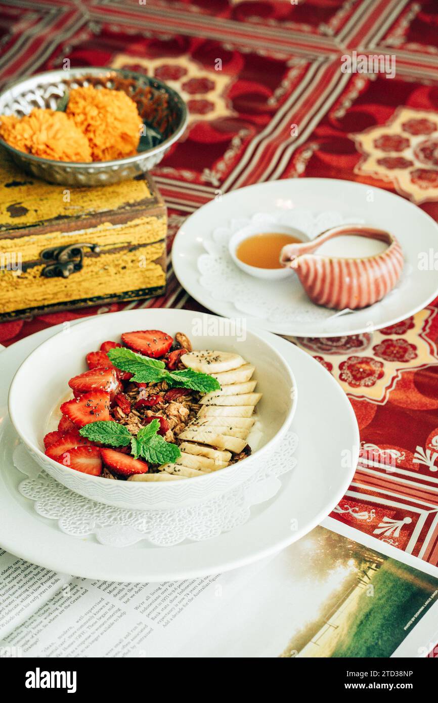 un delizioso assortimento di piatti serviti su un piatto. buon appetito Foto Stock