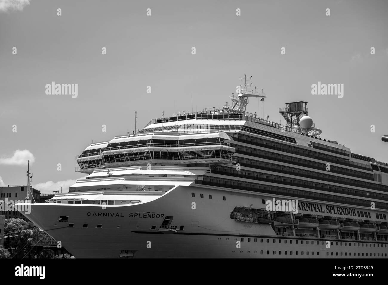Sydney, Australia: 12-1-2023: Nave da crociera Carnival Splendor in bianco e nero Foto Stock