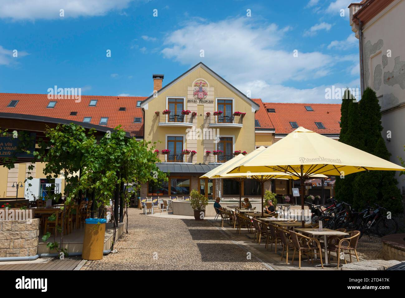 Hotel Princess, Lednice, Eisgrub, Breclav, Jihomoravsky kraj, parte del paesaggio culturale di Lednice-Valtice, sito patrimonio dell'umanità dell'UNESCO, a sud Foto Stock