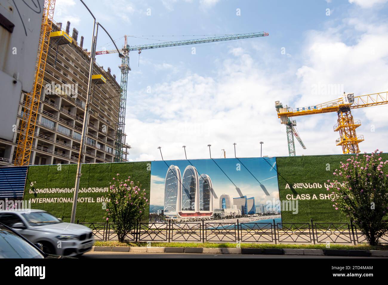 Sito di costruzione di hotel internazionali a 5 stelle, complesso di appartamenti Alliance Centropolis costruito a Batumi, Georgia Foto Stock