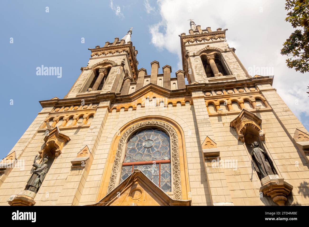 La Chiesa della madre di Dio a Batumi, cattedrale ortodossa georgiana, costruita come chiesa cattolica tra il 1898 e il 1903. Architetto Aleksander Rogojski Foto Stock