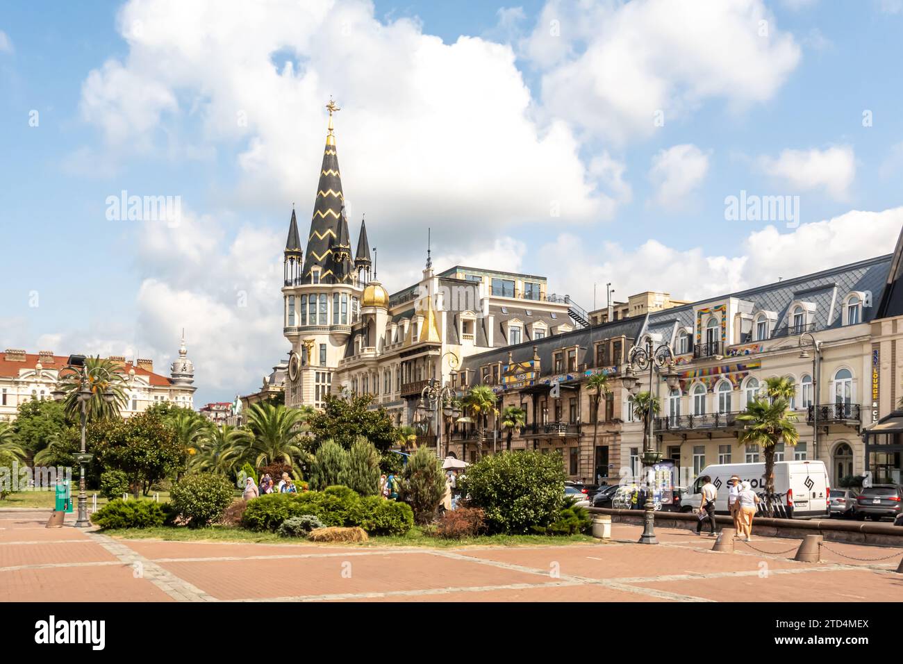 Edificio con orologio astronomico, una torre ricostruita, punto di riferimento a Batumi, Georgia Foto Stock