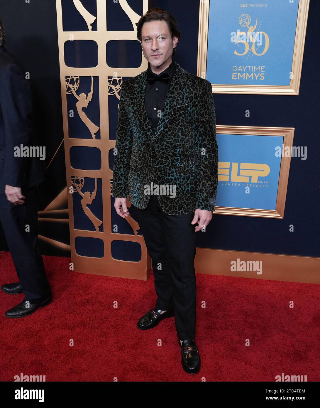 Michael Graziadei arriva al 50° Annual Daytime Emmy Awards tenutosi presso il Westin Bonaventure Hotel di Los Angeles, CA, venerdì 15 dicembre 2023. (Foto di Sthanlee B. Mirador/Sipa USA) Foto Stock