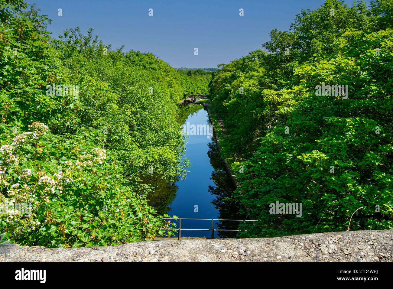 Huddersfield Broad Canal dal viadotto Whitacre Mill Foto Stock