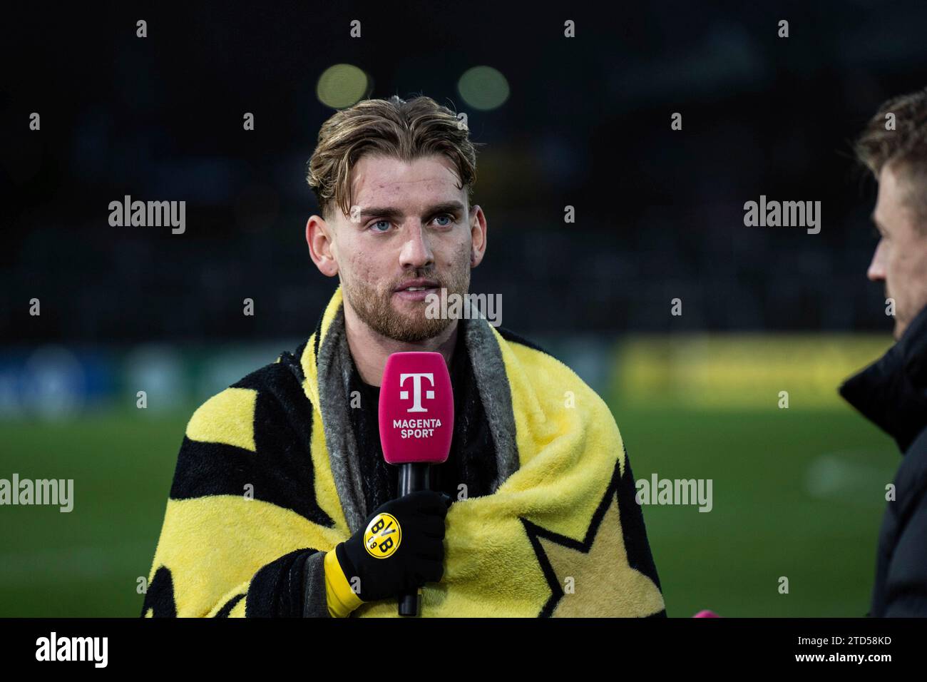 16.12.2023, Stadion Rote Erde, Dortmund, GER, 3. FBL, Borussia Dortmund U23 vs Hallescher FC IM Bild: Ole Pohlmann (Borussia Dortmund U23, #30) im Interview nach dem Spiel foto © nordphoto GmbH / Christian Schulze Foto Stock