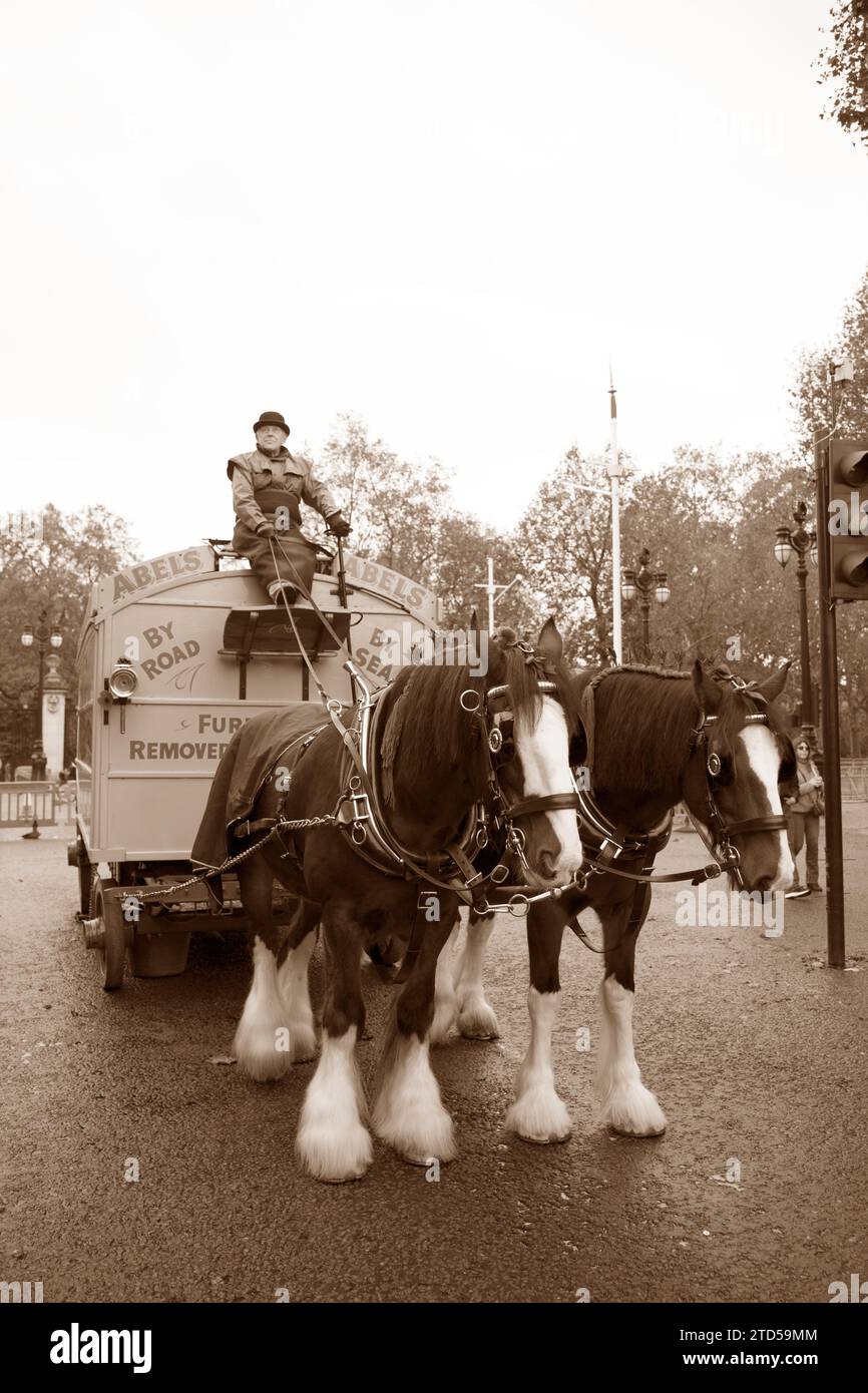 Sepia Tone Abels Horse Drawn Removal Wagon Concours Marlborough Road St James's London Foto Stock