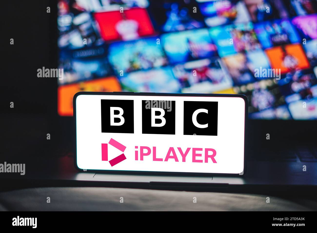 5 dicembre 2023, Brasile: In questa immagine, il logo BBC iPlayer viene visualizzato sullo schermo dello smartphone. (Immagine di credito: © Rafael Henrique/SOPA Images via ZUMA Press Wire) SOLO USO EDITORIALE! Non per USO commerciale! Foto Stock