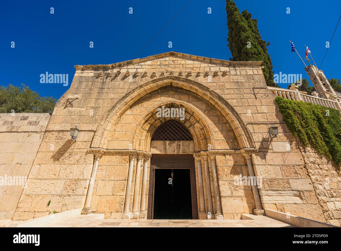 Vista esterna della Tomba della Vergine Maria, madre di Gesù Cristo, a Gerusalemme Foto Stock