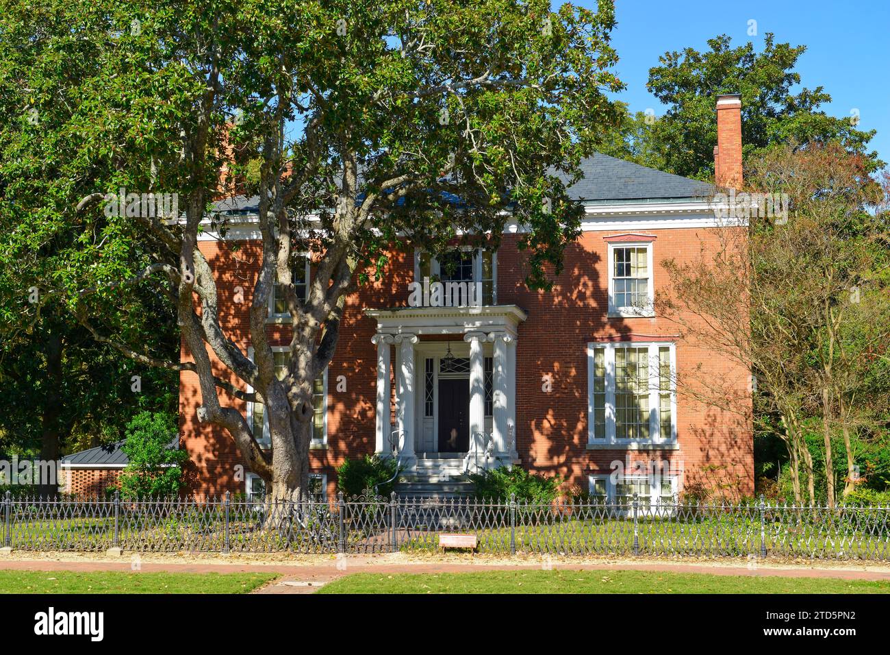 Casa in mattoni rossi su Duke of Gloucerster Street nella città coloniale di Williamsburg, Virgina Foto Stock