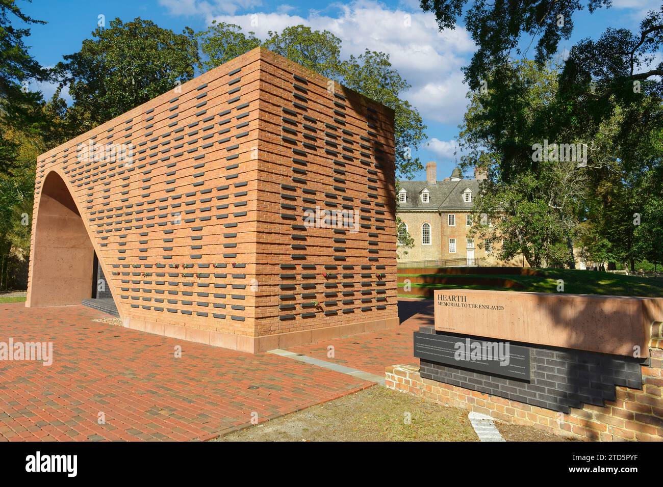 Hearth Memorial agli schiavi nel campus del William & Mary College di Williamsburg, Virginia Foto Stock