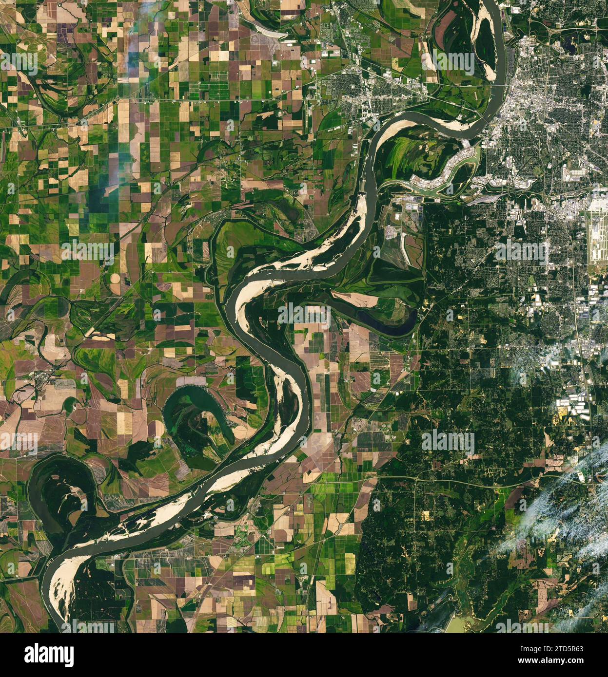 Immagine di mesi di caldo eccessivo e siccità che hanno parcheggiato il fiume Mississippi nell'estate e all'inizio dell'autunno del 2023. Foto Stock