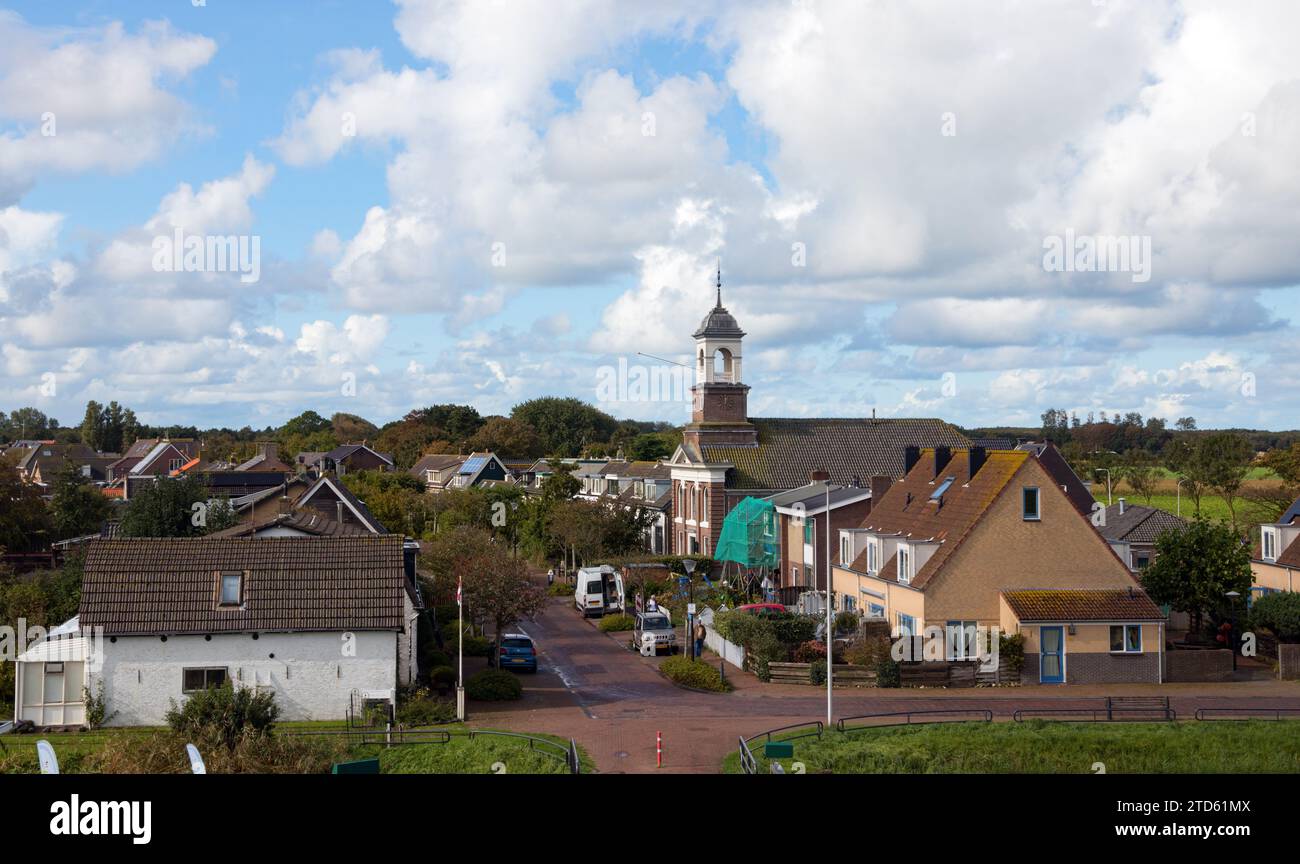 Vista della Kikkerstraat (via rana) di De Cocksdorp. De Cocksdorp è uno dei villaggi dell'isola di Texel. Olanda settentrionale, Paesi Bassi. Foto Stock