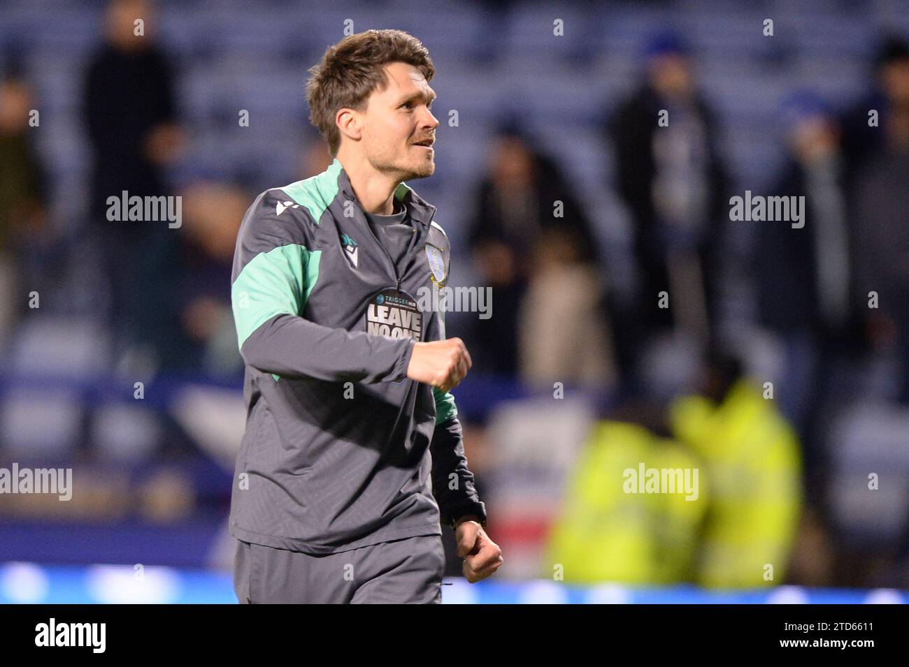 Danny Röhl Manager dello Sheffield Wednesday festeggia a tempo pieno raccogliendo 3 punti dopo la partita per il campionato Sky Bet Sheffield Wednesday vs Queens Park Rangers a Hillsborough, Sheffield, Regno Unito, 16 dicembre 2023 (foto di Craig Cresswell/News Images) Foto Stock