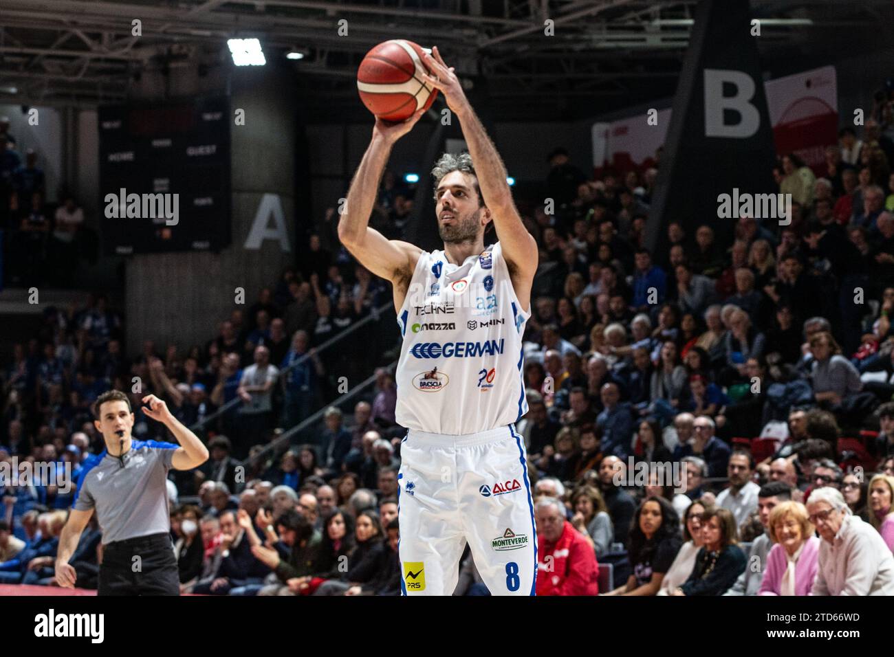 Amedeo della Valle (Germani Brescia) durante UNAHOTELS Reggio Emilia vs Germani Brescia, partita di serie A di pallacanestro italiana A Reggio Emilia, Italia, 17 dicembre 2023 Foto Stock