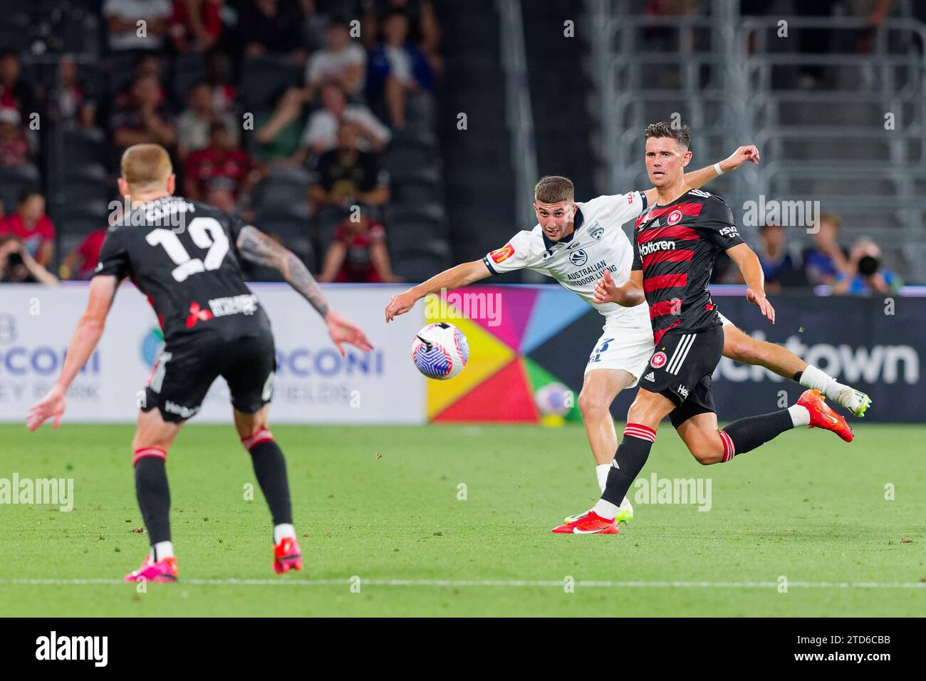 Marcus Antonsson dei Wanderers gareggia per il ballo con Giuseppe Bovalina dell'Adelaide United durante la A-League Men RD8 tra i Wanderers An Foto Stock Marcus Antonsson dei Wanderers gareggia per il ballo con Giuseppe Bovalina dell'Adelaide United durante la A-League Men RD8 tra i Wanderers An Foto Stock