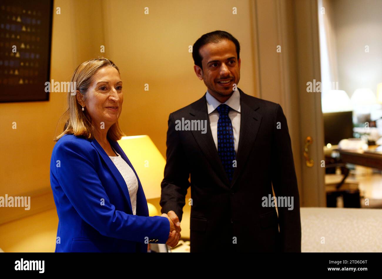 Madrid. 4 settembre 2014. Il ministro Ana Pastor incontra la sua controparte di Abu Dhabi, lo sceicco Sultan Bin Tahnoon al Nahyan. Foto Oscar del Pozo Archdc. Crediti: Album / Archivo ABC / Oscar del Pozo Foto Stock