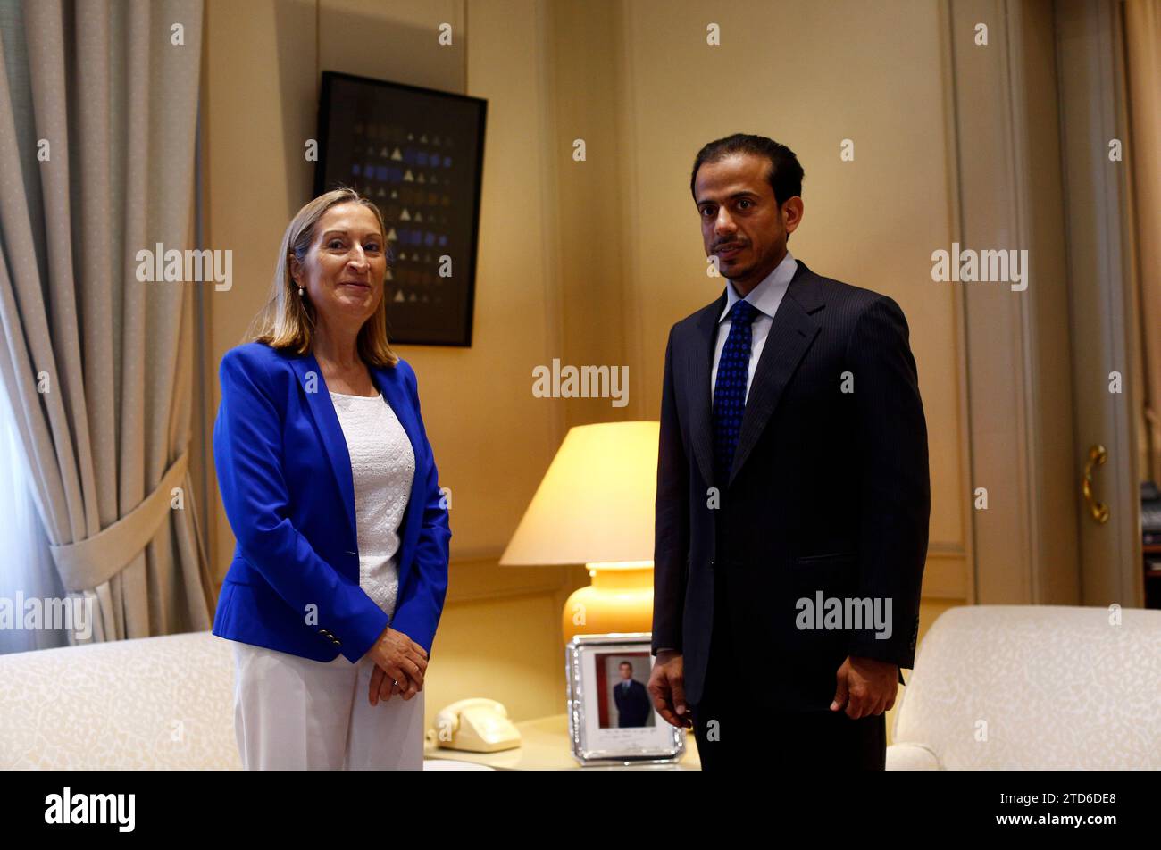 Madrid. 4 settembre 2014. Il ministro Ana Pastor incontra la sua controparte di Abu Dhabi, lo sceicco Sultan Bin Tahnoon al Nahyan. Foto Oscar del Pozo Archdc. Crediti: Album / Archivo ABC / Oscar del Pozo Foto Stock