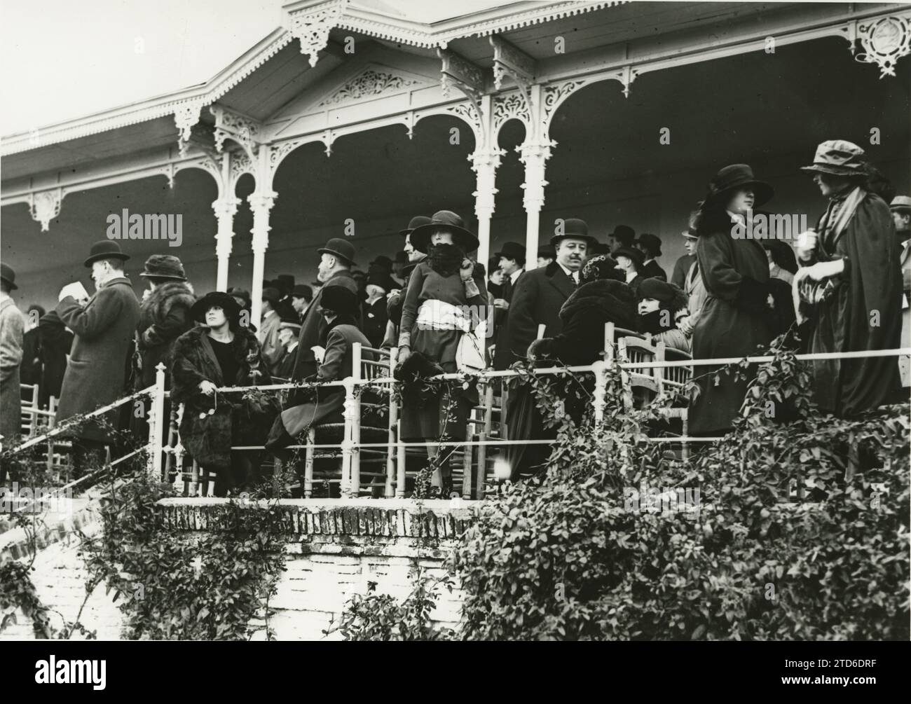 Madrid. 1930 (CA.) Atmosfera all'ippodromo di Castellana. Crediti: Album / Archivo ABC Foto Stock