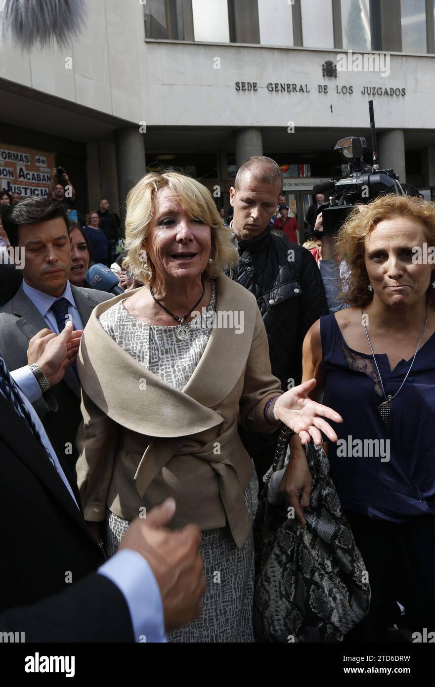 Madrid 09-22-2014 /// dichiarazione davanti al giudice Plaza de Castilla di Esperanza Aguirre come accusato di un caso di disobbedienza dopo un incidente stradale con la polizia municipale con la sua FOTO auto privata..JAIME GARCIA....ARCHDC...in l'immagine. Crediti: Album / Archivo ABC / Jaime García Foto Stock