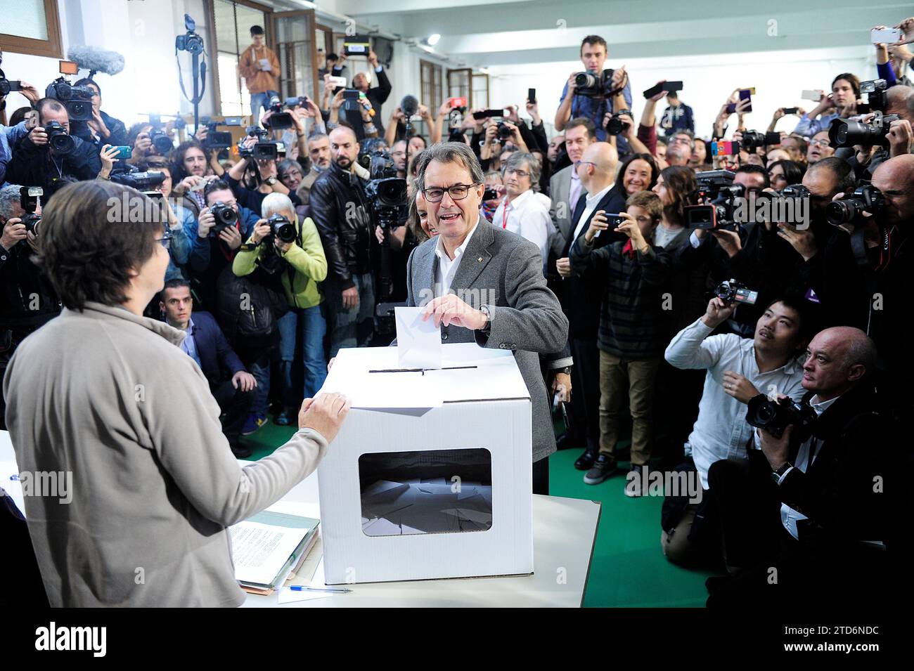 Barcellona. 11/09/2014. Il presidente della Generalitat, Artur Mas, al nono voto. Consulenza indipendente. Catalogna. Foto di Ines Baucells. ArchDC. Crediti: Album / Archivo ABC / Inés Baucells Foto Stock