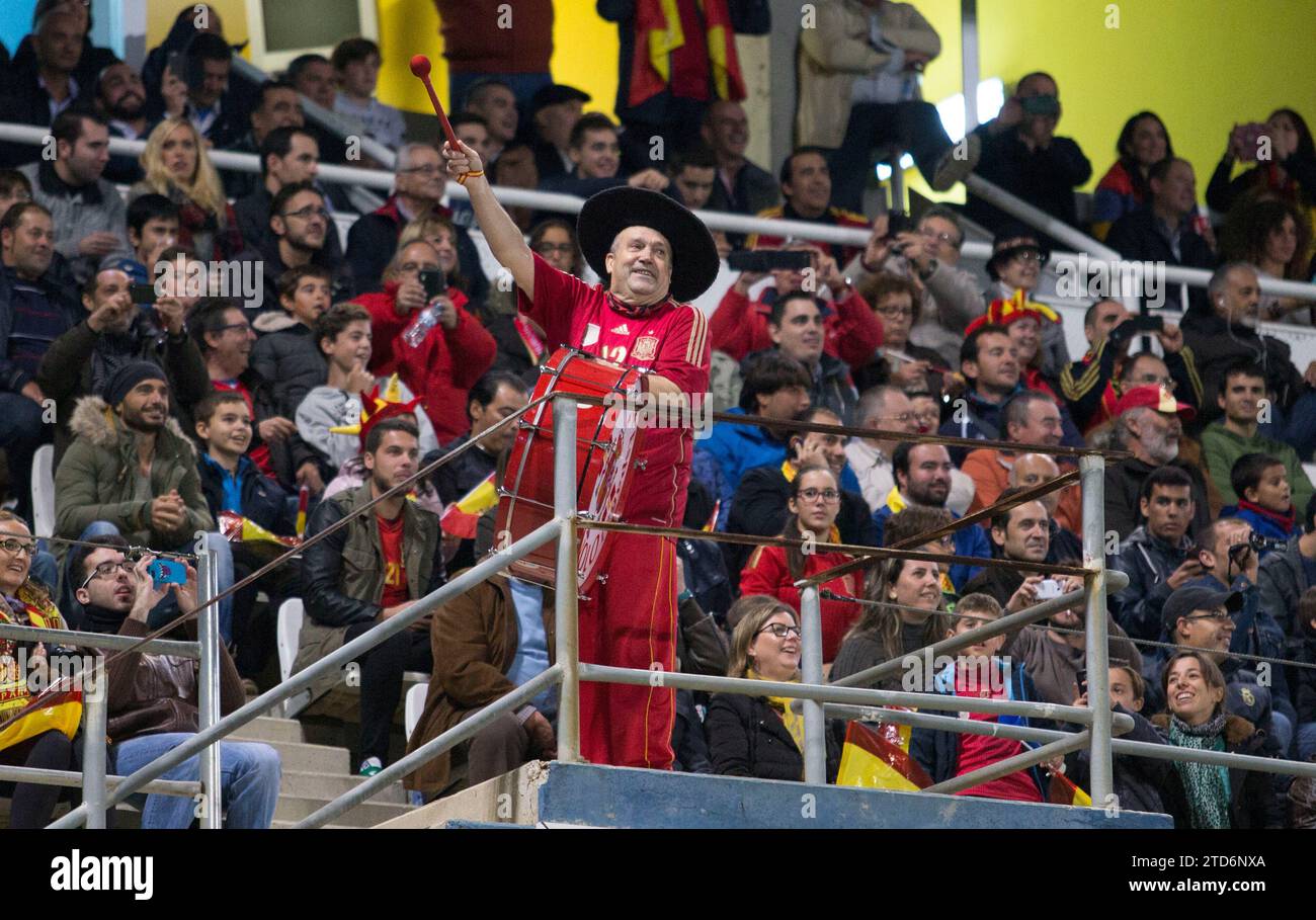 14/11/2014. Huelva, 11/15/14 Huelva - Manolo el del bombo partita della Nazionale spagnola contro la Bielorussia nel nuovo stadio Colombino. Foto: Alberto Diaz Archsev. Crediti: Album / Archivo ABC / Alberto Diaz Foto Stock