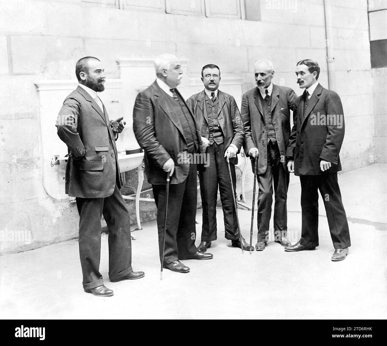 08/01/1910. L'evento Ciempozuelos. Dottori signori notaio e fabbro segnalazione al tribunale e procuratore del risultato dell'autopsia eseguita ieri sul cadavere della giovane Teresa Torres Martín. Crediti: Album / Archivo ABC / Ramón Alba Foto Stock