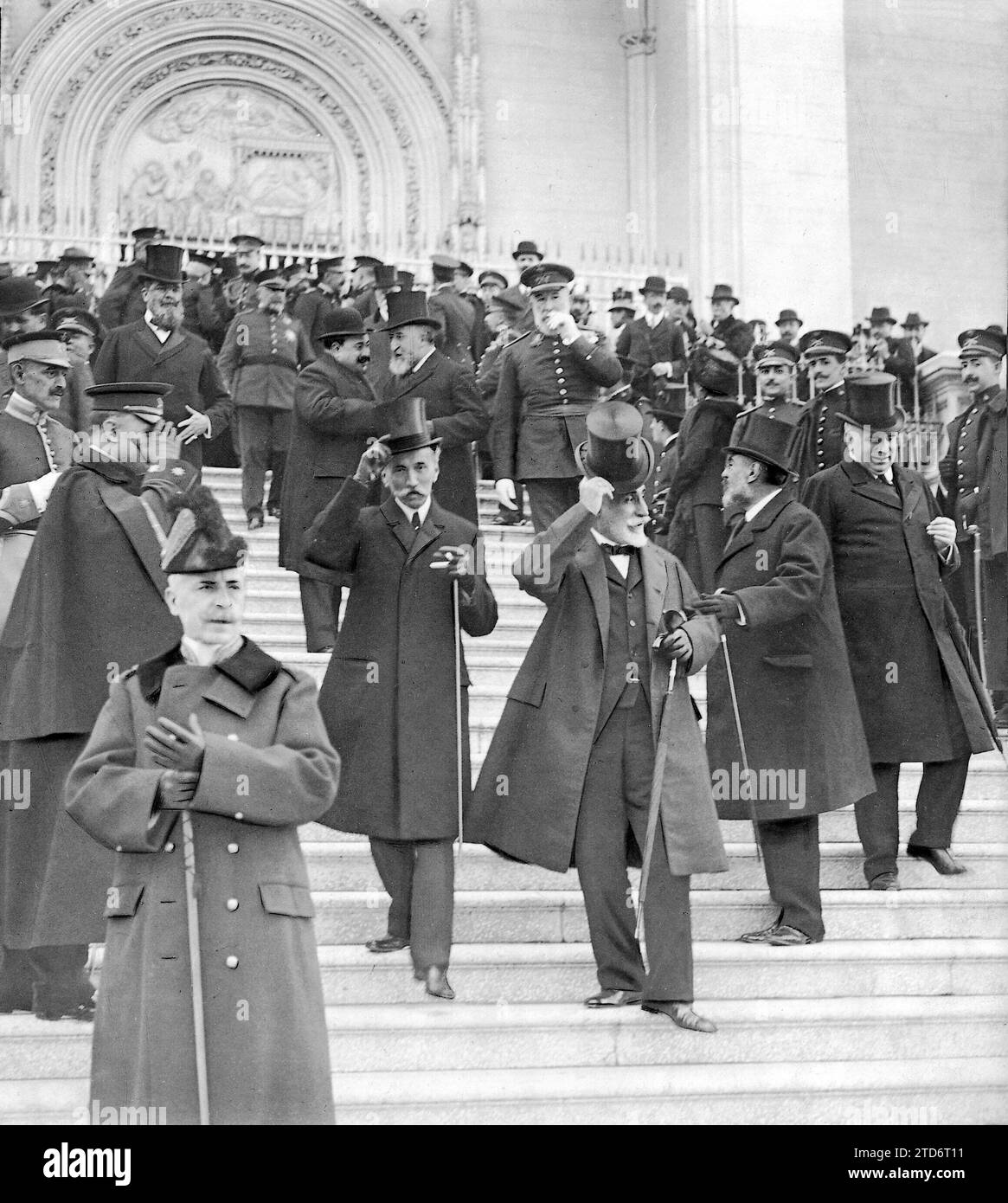 22/10/1911. Funerali per il generale Díaz Ordoñez. L'ex presidente del consiglio, Maura, accompagnato dal signor dato, dal generale Villar, da Marques de Vadillo e da altre personalità, quando lascia Los Jerónimos. Crediti: Album / Archivo ABC / Francisco Goñi Foto Stock