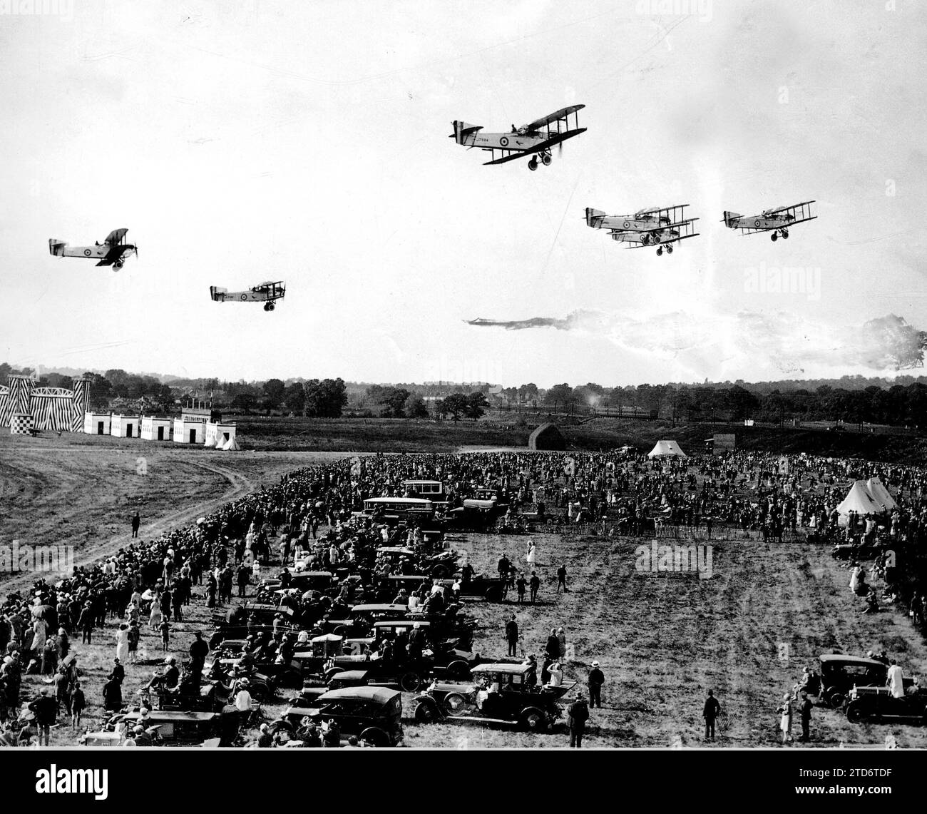 06/30/1926. Inghilterra. Manovre aeree. Un momento della simulazione di un attacco da parte di aerei bombardieri nelle recenti manovre di Hendon. Crediti: Album / Archivo ABC / Topical Press Agency Foto Stock