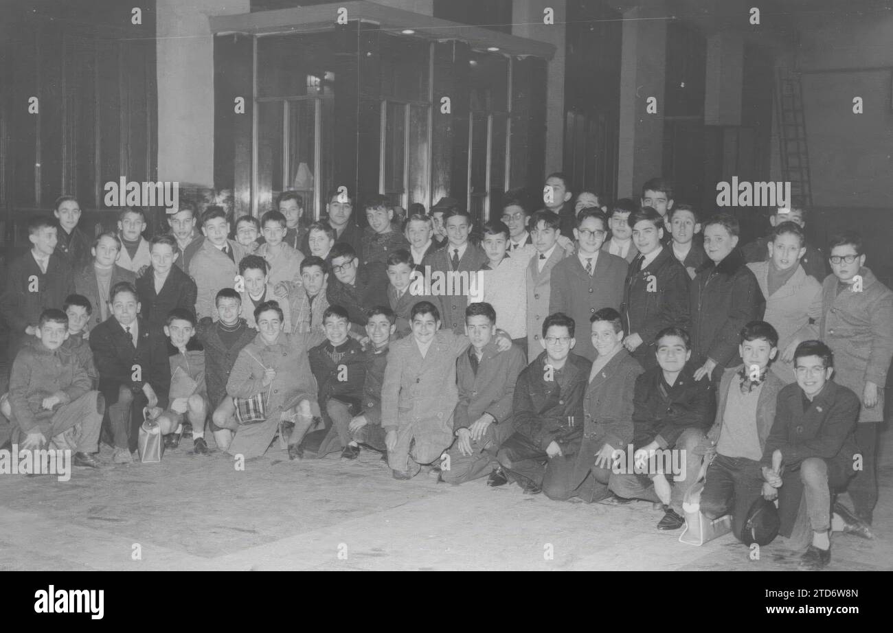 12/31/1963. Gruppi di studenti di scambio da Barcellona a Madrid. Crediti: Album / Archivo ABC / Teodoro Naranjo Domínguez Foto Stock