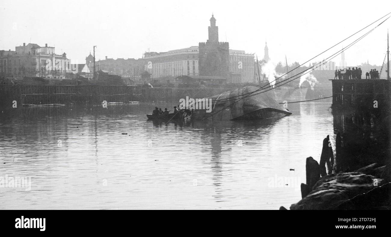 11/30/1928. Relitto del piroscafo da pesca "Carmen de Carranza", nel mezzo del Guadalquivir. Crediti: Album / Archivo ABC / Juan Barrera Foto Stock