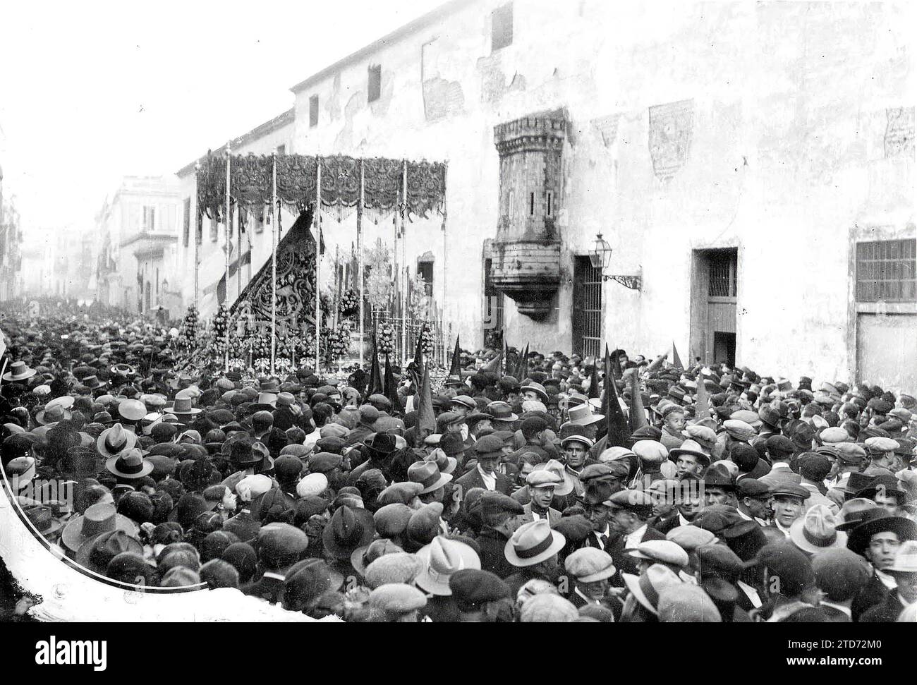 01/01/1933. La Esperanza de Triana di fronte alla prigione il venerdì mattina presto. Crediti: Album / Archivo ABC / Serrano Foto Stock