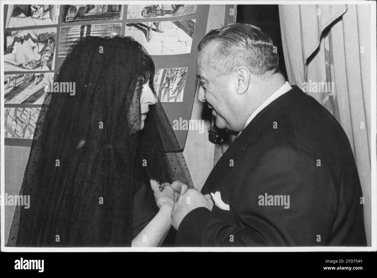 12/31/1957. Edgar Neville con Ana de Pombo. Crediti: Album / Archivo ABC / Basabe Foto Stock