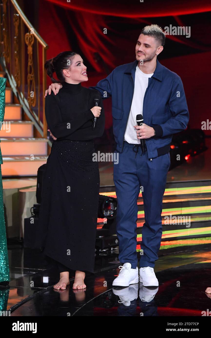 Roma: Auditorium Rai del foro Italico. Ballare con le stelle in semifinale. Nella foto: Wanda Nara con Mauro Icardi e Milly Carlucci Foto Stock