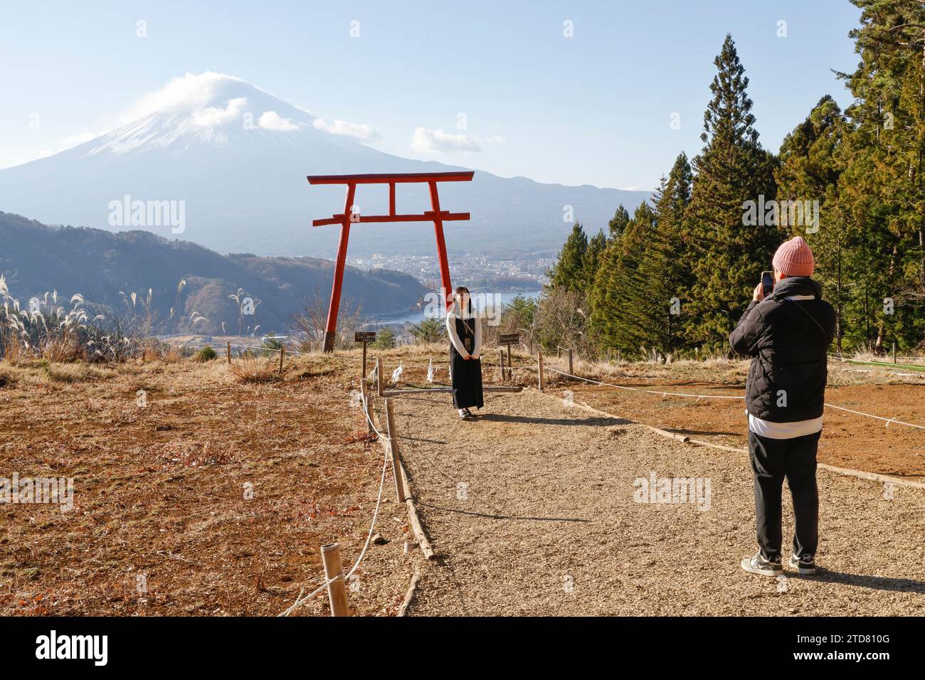 TORRI GATE TENKU NO TOORII DI FRONTE AL MONTE FUJI Foto Stock