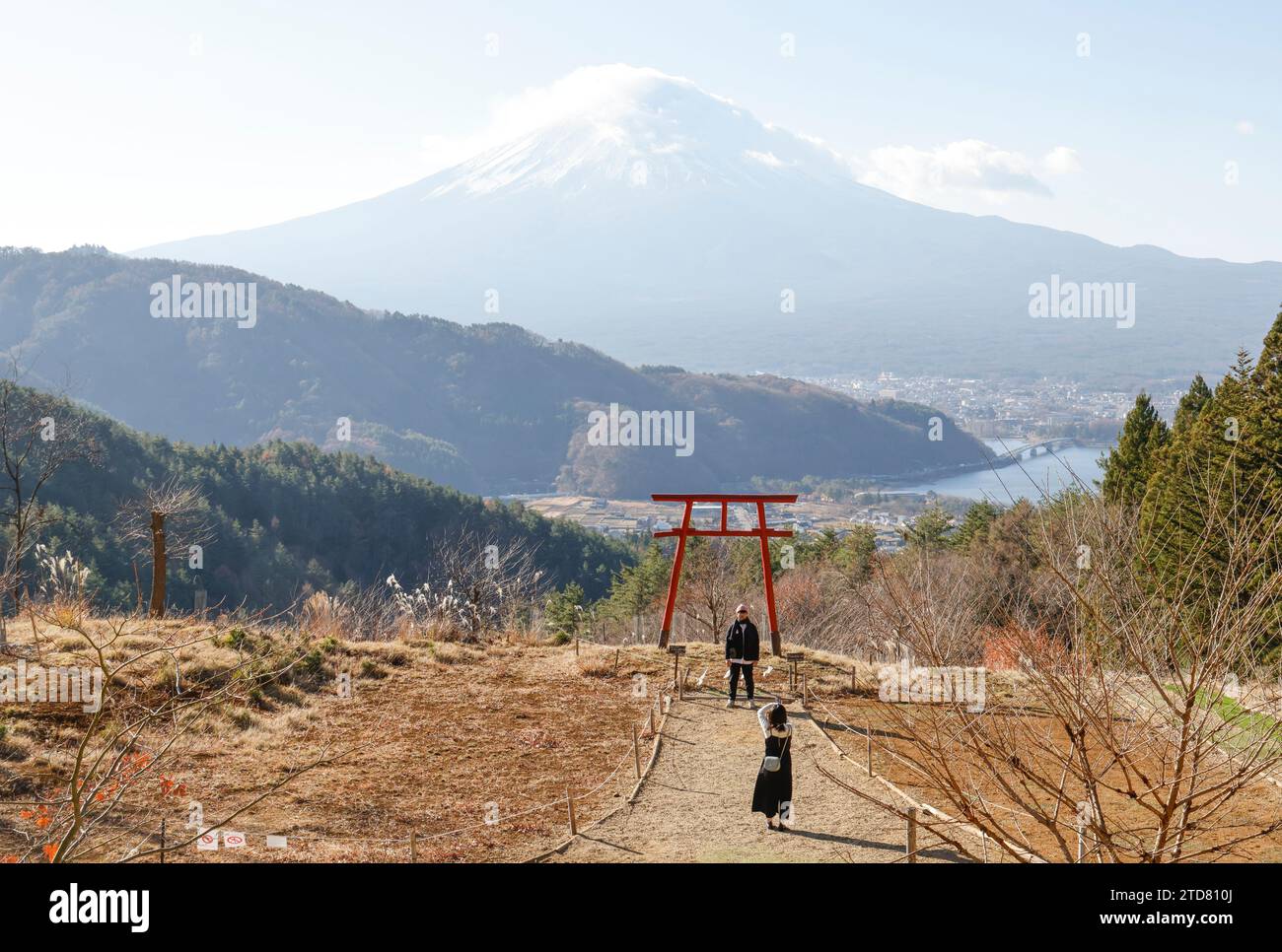 TORRI GATE TENKU NO TOORII DI FRONTE AL MONTE FUJI Foto Stock
