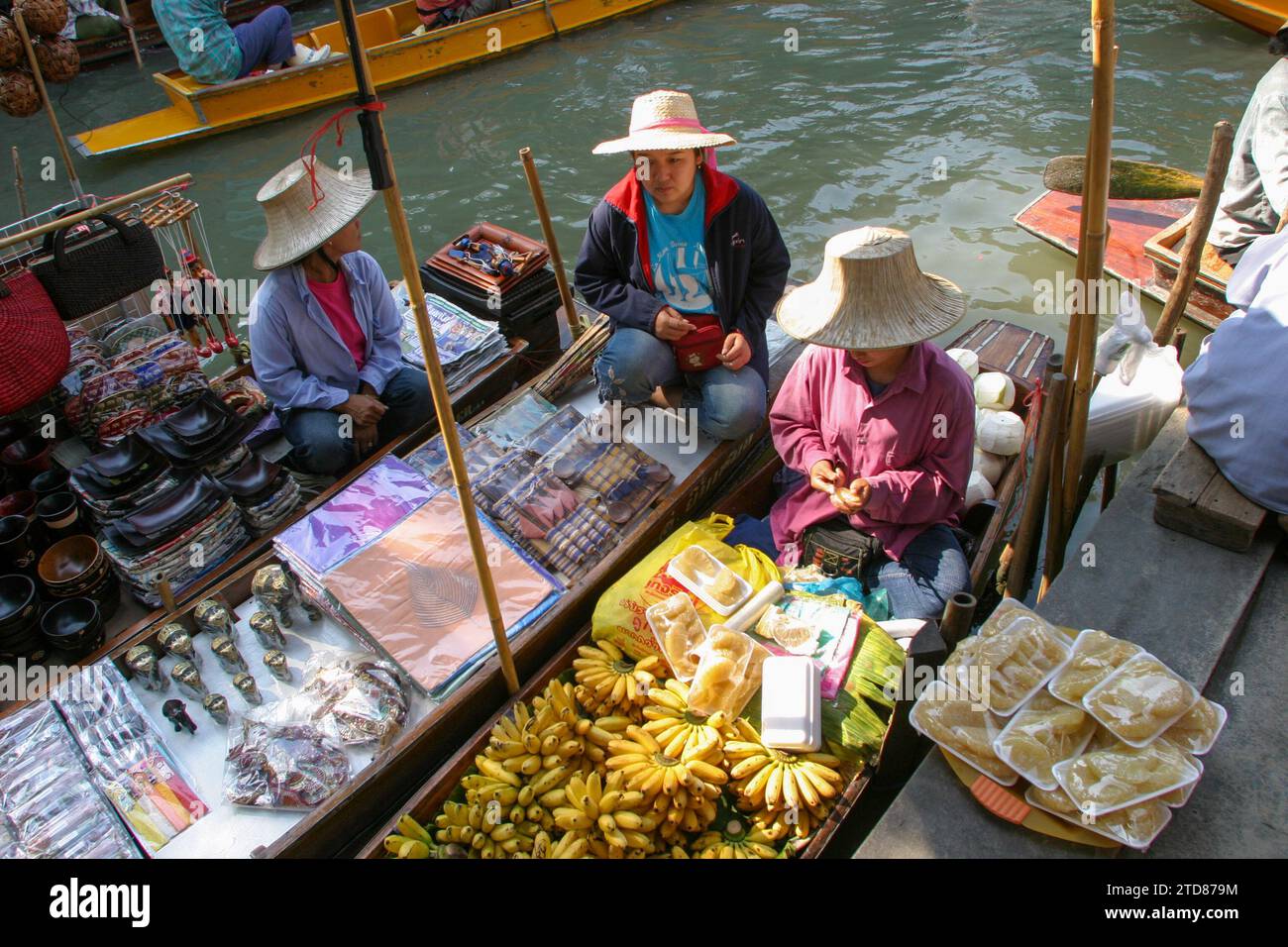 Mercati galleggianti intorno a Bangkok, Thailandia Foto Stock