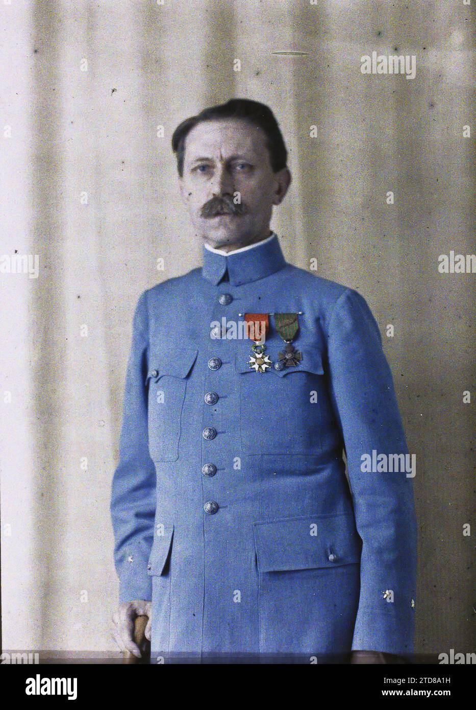 Proprietà di Albert Kahn, Boulogne, Francia generale Gabriel Malleterre, personalità, abbigliamento, esseri umani, società, personalità militare, uniforme militare, Ritratto, uomo, Esercito, Francia, Boulogne, Portraits, General Malleterre, Boulogne propriété d'Albert Kahn, 30/06/1918 - 30/06/1918, Léon, Auguste, fotografo, Autochrome, foto, vetro, Autochrome, foto, positivo, verticale, dimensioni 9 x 12 cm Foto Stock