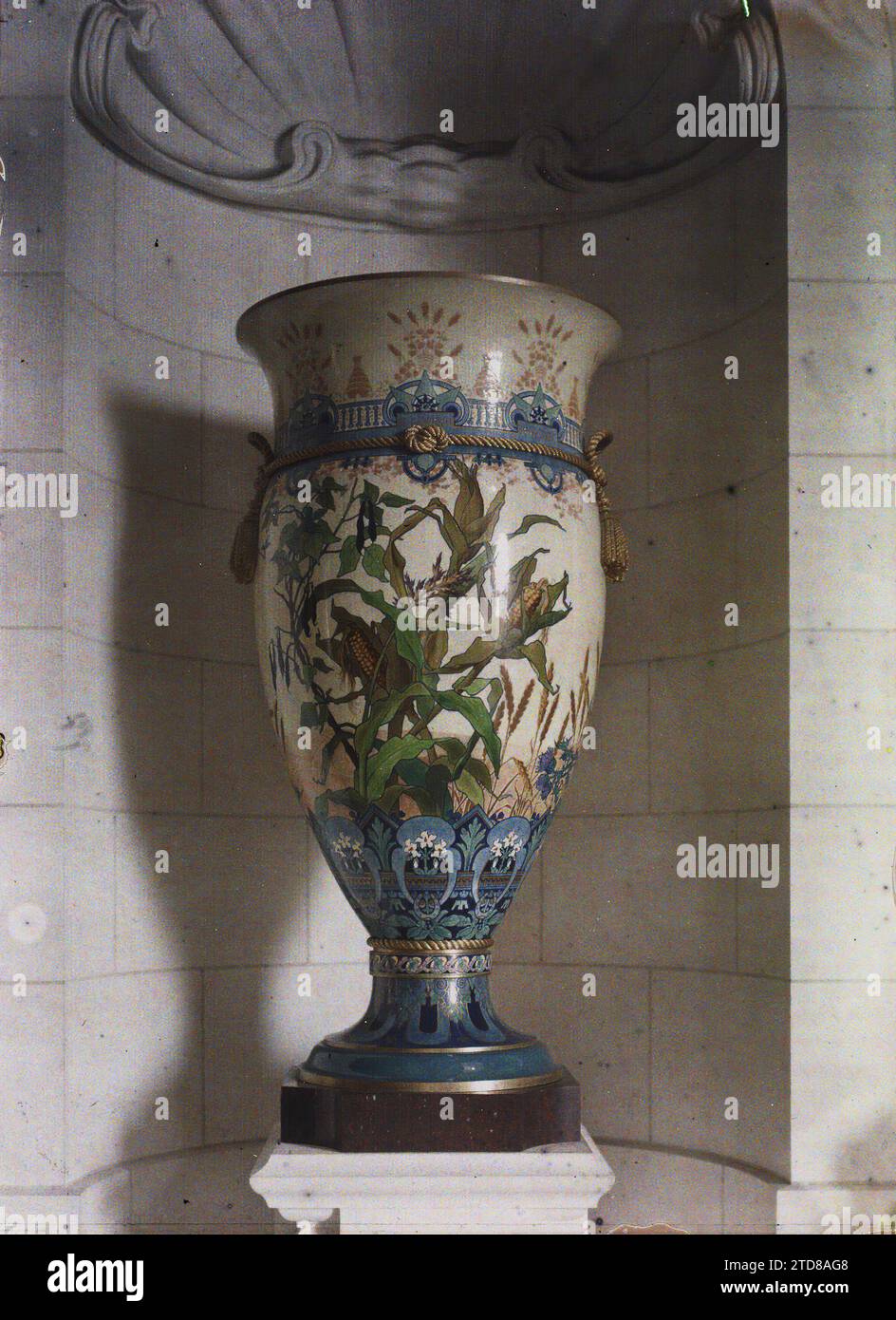 Tours, France Vase collocato in un corridoio del municipio, abitazione, architettura, arte, municipio, Municipio, vista interna, vaso, arti decorative, ceramica, Indre et Loire, Tours, 01/06/1909 - 30/06/1909, Léon, Auguste, fotografo, 1909 - Centre de la France - Auguste Léon - (giugno), Autochrome, Photo, Glass, Autochrome, foto, positiva Foto Stock