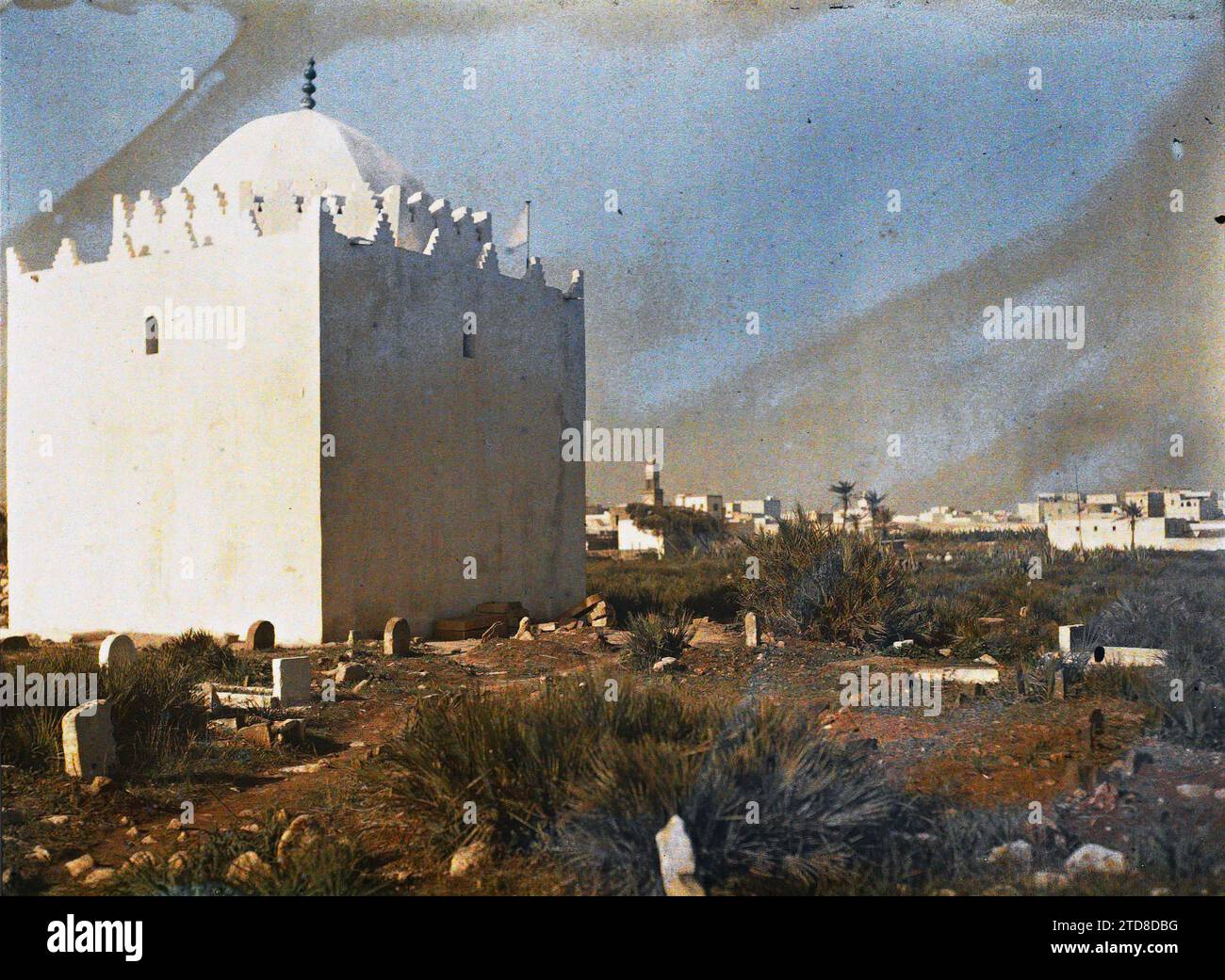 Casablanca, Marocco parte del cimitero musulmano, Habitat, architettura, religione, Tomba, cimitero, architettura funeraria, Islam, minareto, architettura religiosa, Marocco, Casablanca, cimitero musulmano, Casablanca, 01/12/1912 - 31/12/1912, Passet, Stéphane, fotografo, 1912-1913 - Maroc - Stéphane Passet - (dicembre-gennaio), Autochrome, Photo, Glass, Autochrome, foto, positivo, orizzontale, dimensioni 9 x 12 cm Foto Stock