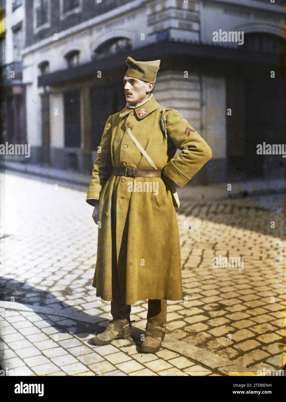 Reims, Marne, Champagne, Francia Ritratto di un soldato di Artiglieria Africana, abbigliamento, esseri umani, prima guerra mondiale, storia coloniale, società, uniforme militare, Ritratto, schiena, esercito coloniale, peloso, esercito, Francia, Reims, soldato d'artiglieria africana, Reims, 05/04/1917 - 05/04/1917, Castelnau, Paolo, 1917 - Marne - Fernand Cuville (sezione fotografica dell'esercito), Autochrome, Photo, Glass, Autochrome, foto, positivo, verticale, dimensioni 9 x 12 cm Foto Stock