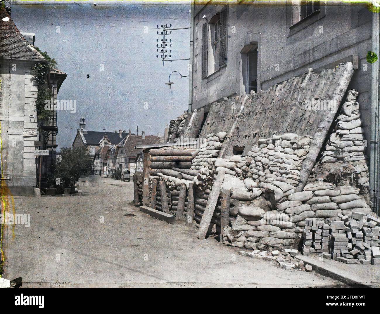 Dannemarie, Haut-Rhin, Alsazia, France Command Post, prima guerra mondiale, front, Bombing Protection, Francia, Dannemarie, Command Post, Dannemarie, 15/06/1917 - 15/06/1917, Castelnau, Paolo, 1917 - Alsazia - Paul Castelnau (sezione fotografica dell'esercito) - (giugno), Autochrome, Photo, Glass, Autochrome, foto, positivo, orizzontale, dimensioni 9 x 12 cm Foto Stock