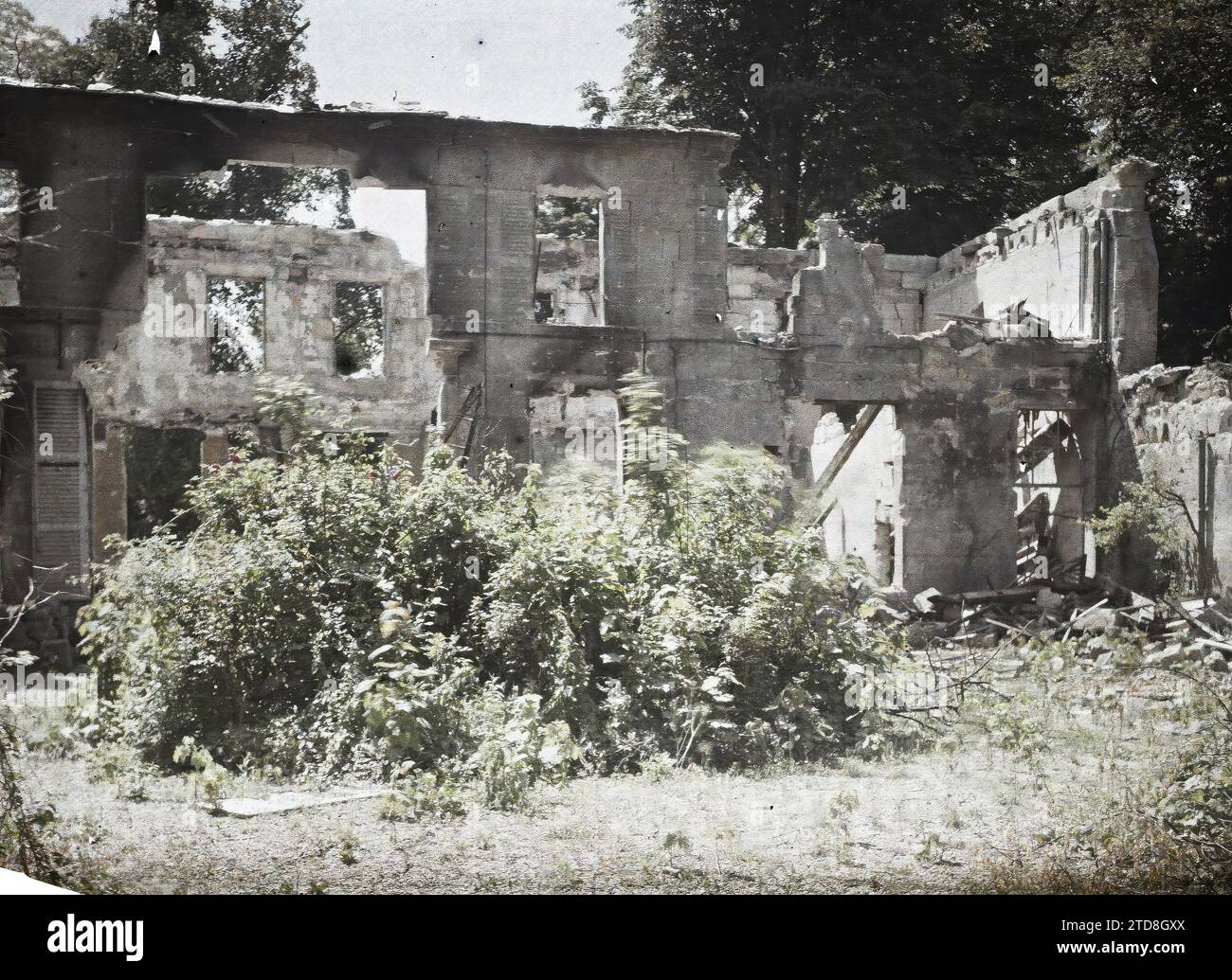 Soissons, Aisne, France Ruins rue des Minimes, Housing, Architecture, prima guerra mondiale, Housing, rovine, Bombardment, Francia, Soissons, Interior rue des Minimes, Soissons, 30/05/1917 - 30/05/1917, Cuville, Fernand, 1917 - Aisne - Fernand Cuville (sezione fotografica dell'esercito) - (mai-luglio), Autochrome, Photo, Glass, Autochrome, foto, positivo, orizzontale, dimensioni 9 x 12 cm Foto Stock